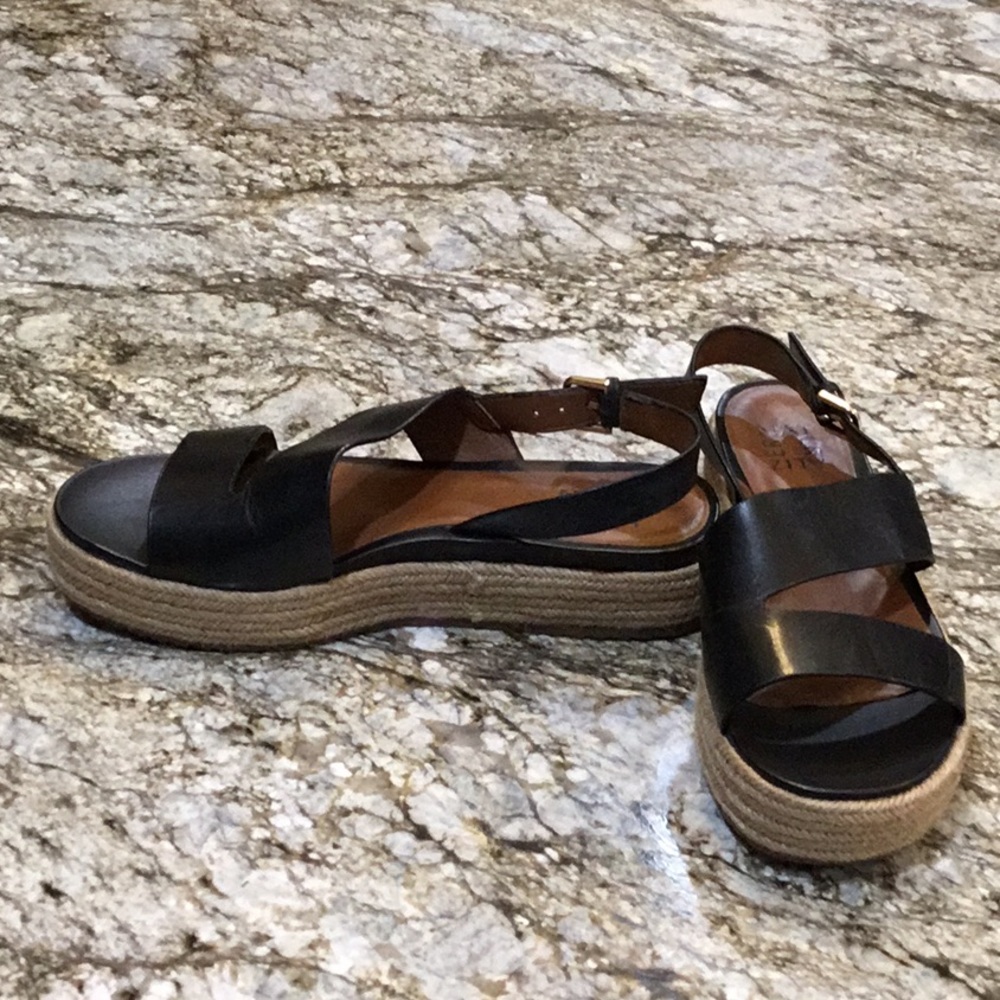 Naturalizer Jasmin size 8M black leather and jute soles. Open toe.